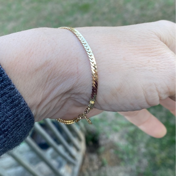 Gold plated bracelet fits up to 8” wrist - New - Picture 7 of 12